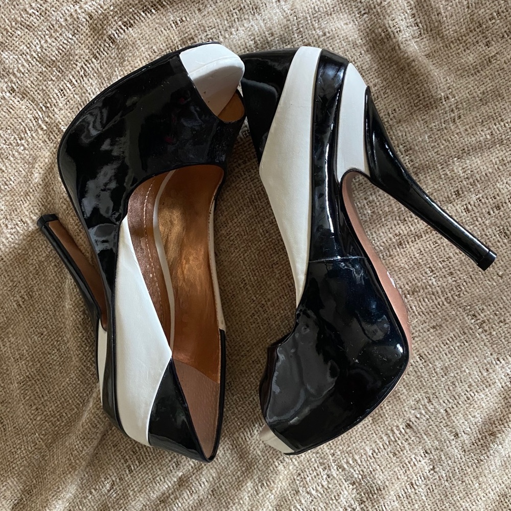 BCBG Black and white heels